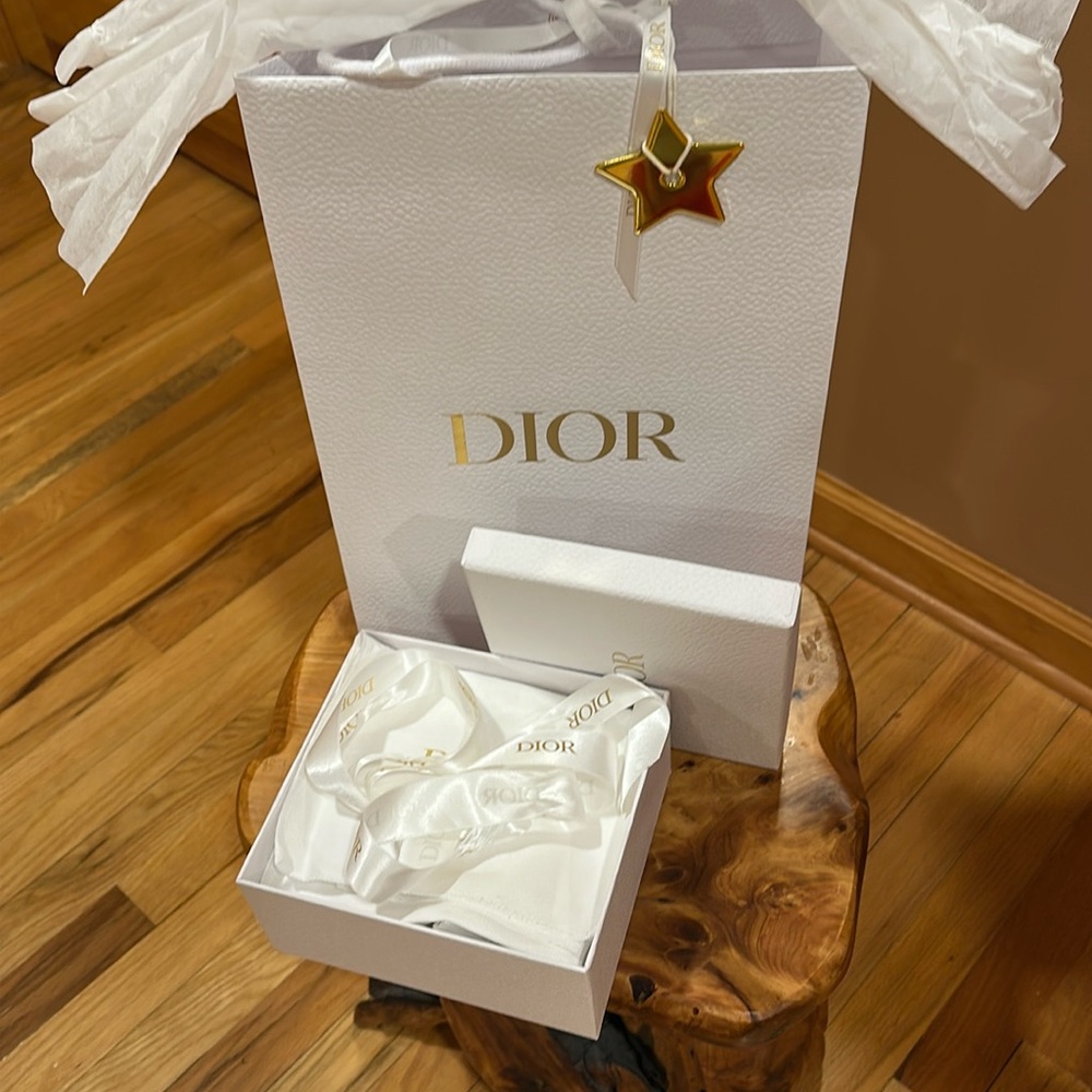 BRAND NEW DIOR Box, ribbon, bag, star